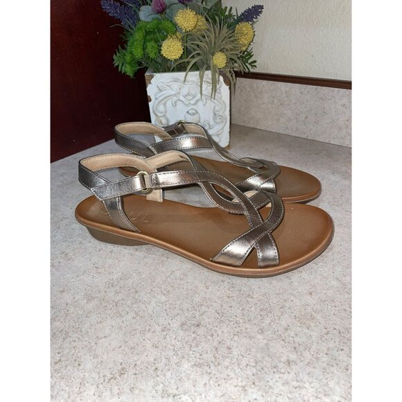 Soul Naturalizer Solo Metallic Cross Strap Sandals Size 8 Adjustable Buckle Soft - Picture 3 of 8